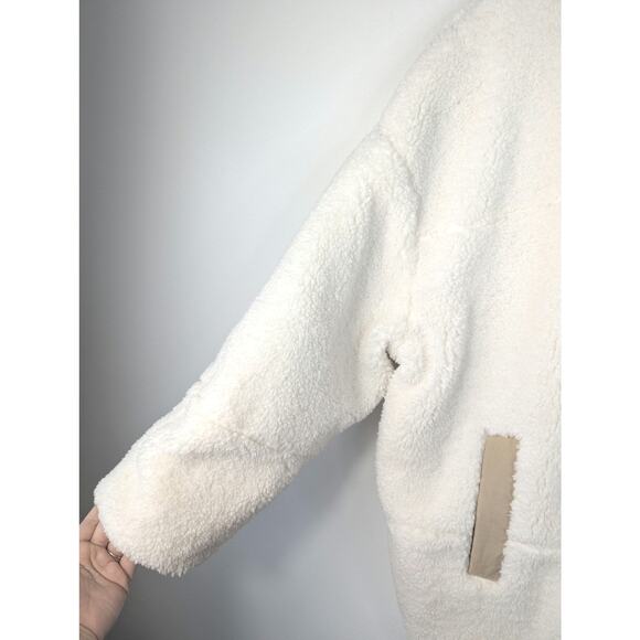 Levi's Marlowe Oversized Reversible Sherpa Jacket in Coconut Milk - Picture 4 of 14